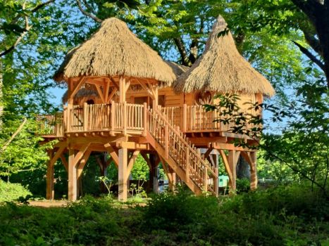 DUNDEE TREE HOUSE LODGE IN BRITTANY