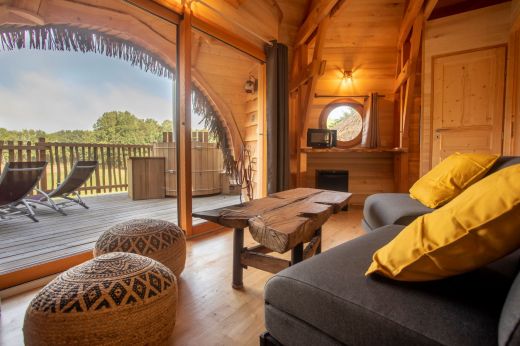 KELSO TREE HOUSE LODGE IN BRITTANY, WITH SPA