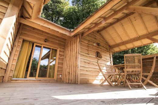 Lewis tree house lodge in Brittany