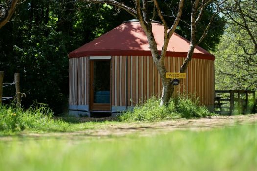 Tweed modern yurt in Brittany, with spa