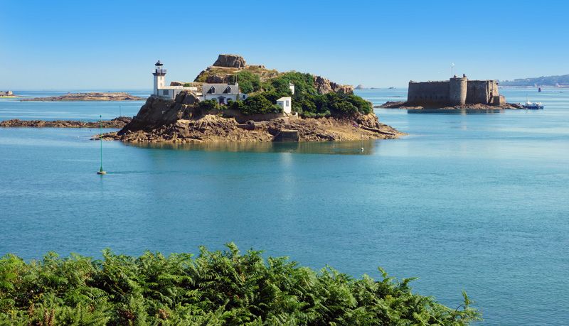 Eco Lodges near the Bay of Morlaix in the department of Finistere Eco Lodges near the Bay of Morlaix in the department of Finistere