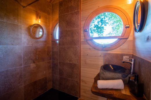 DUNDEE TREE HOUSE LODGE IN BRITTANY